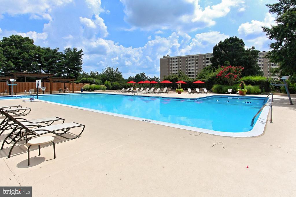 5500 HOLMES RUN PARKWAY 402