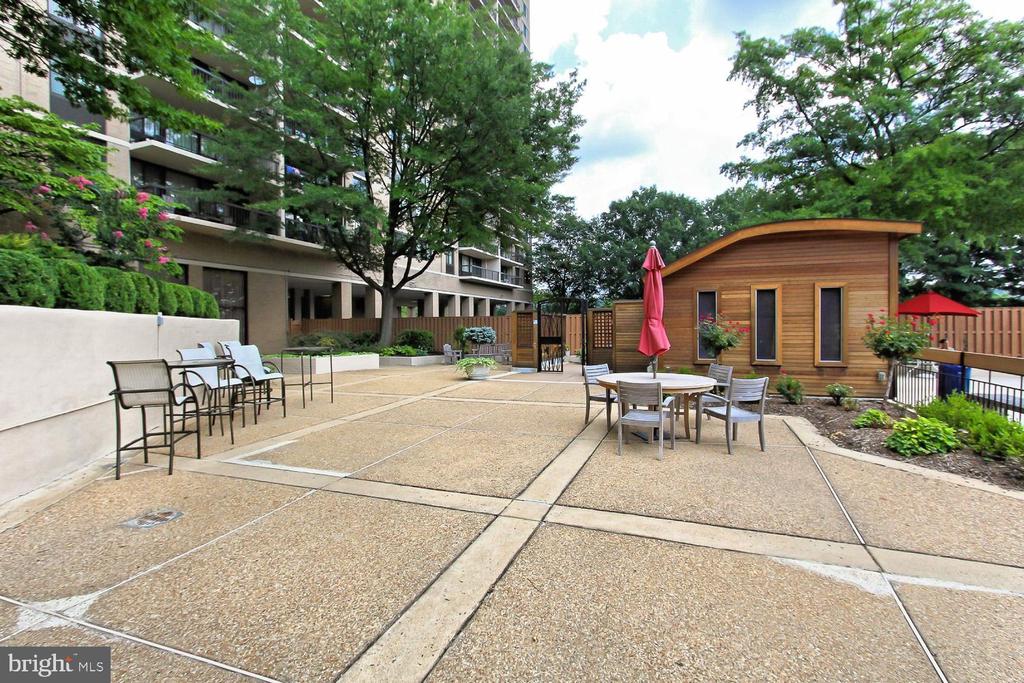 5500 HOLMES RUN PARKWAY 402