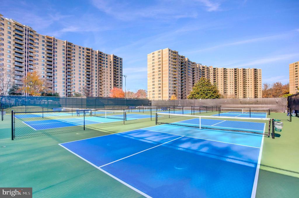 203 YOAKUM PARKWAY 218
