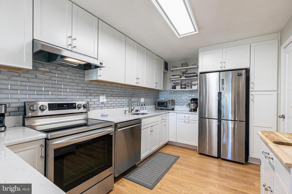 203 YOAKUM PARKWAY 218