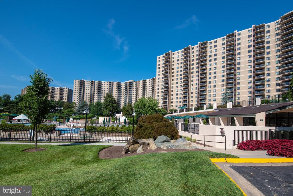 203 YOAKUM PARKWAY 218