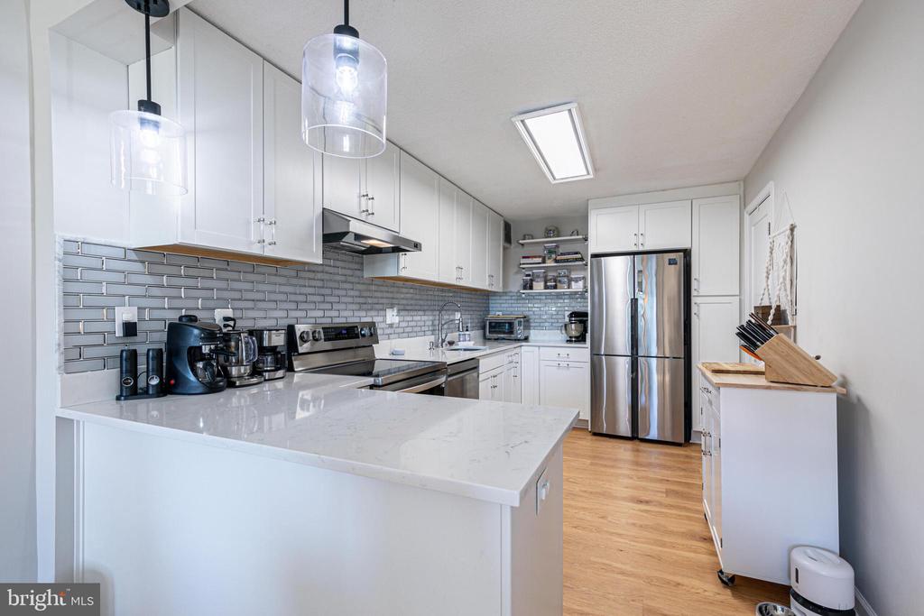 203 YOAKUM PARKWAY 218