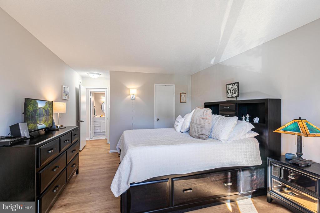 203 YOAKUM PARKWAY 218