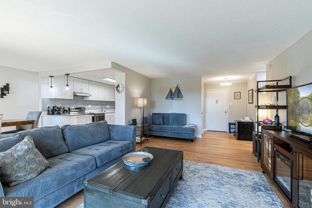 203 YOAKUM PARKWAY 218