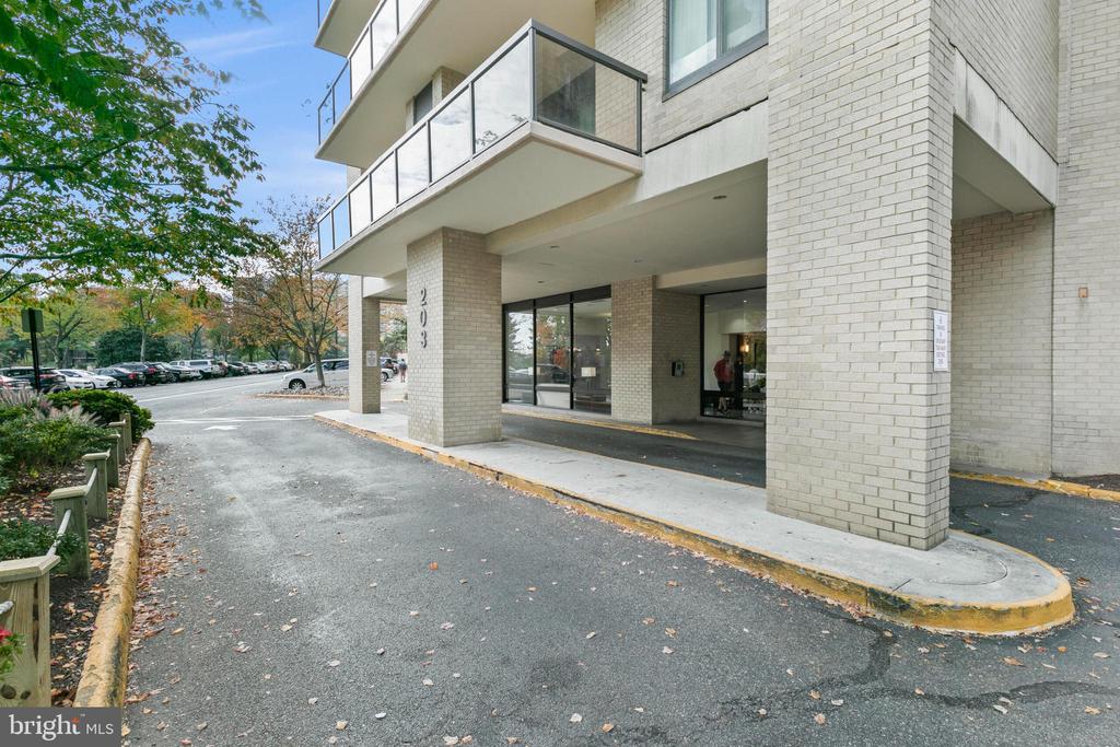 203 YOAKUM PARKWAY 218