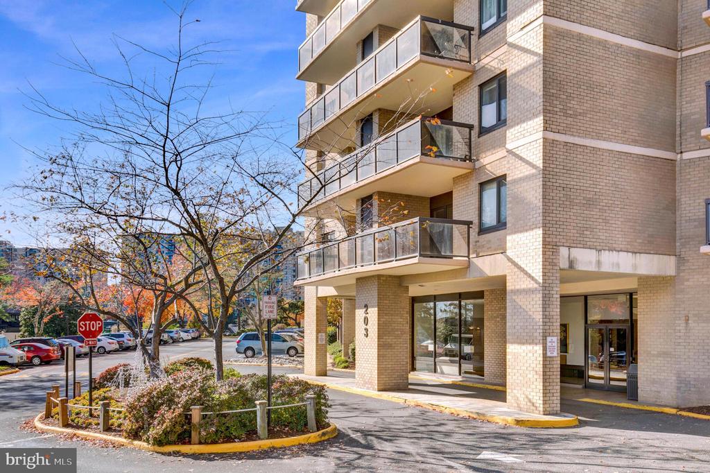 203 YOAKUM PARKWAY 218