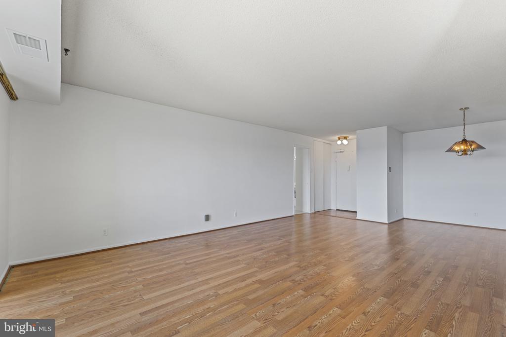 205 YOAKUM PARKWAY 1017