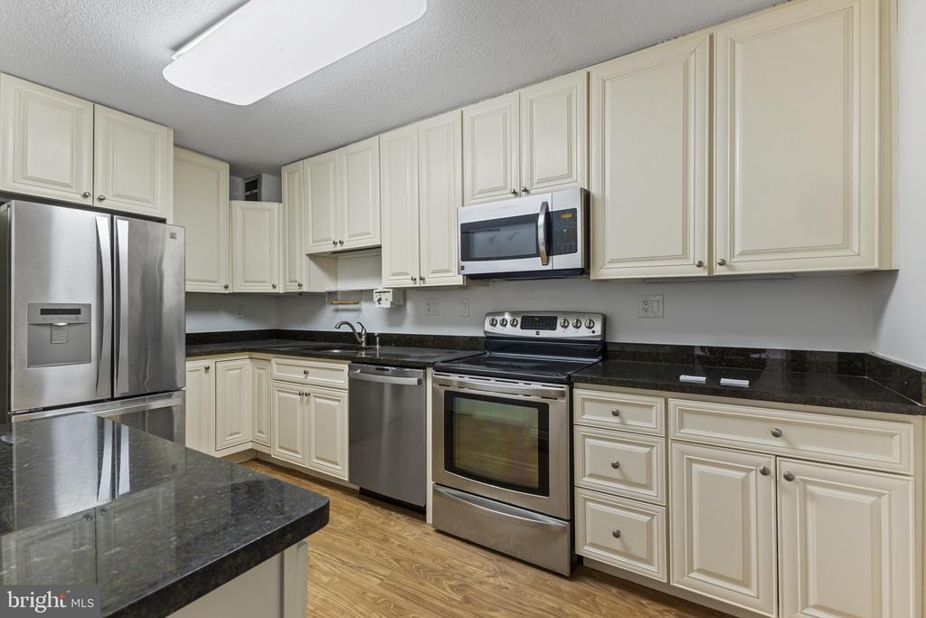 205 YOAKUM PARKWAY 1017