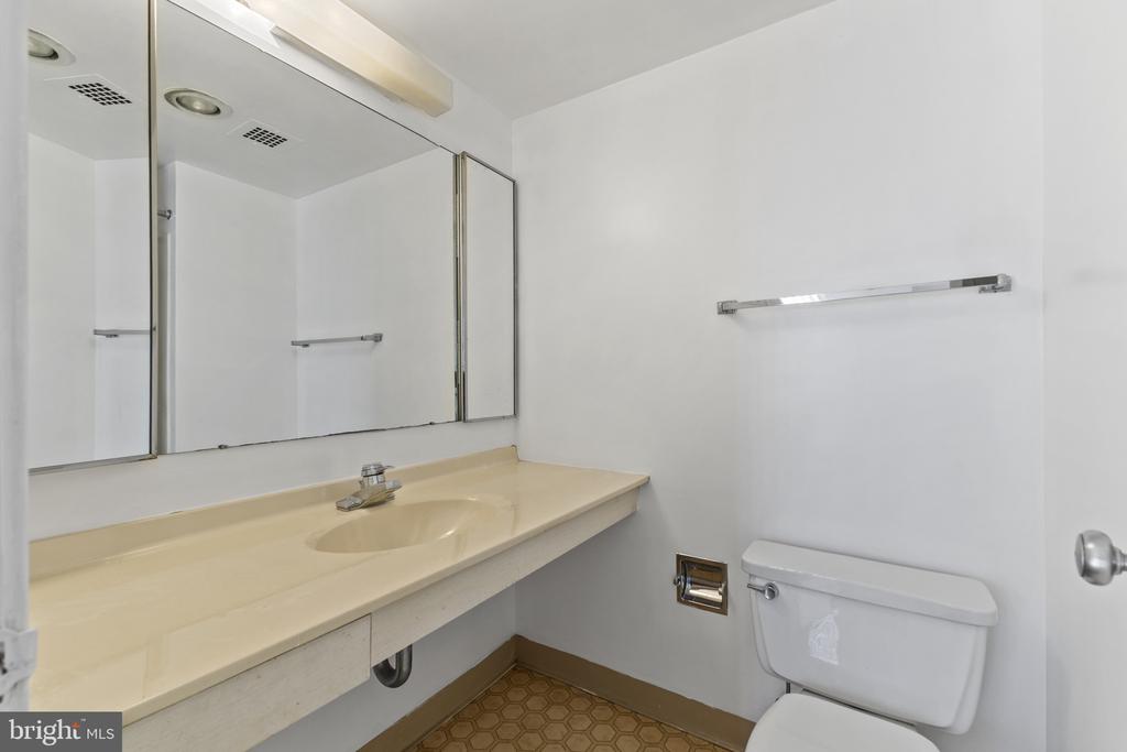 205 YOAKUM PARKWAY 1017