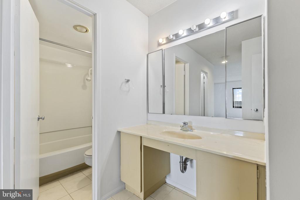 205 YOAKUM PARKWAY 1017