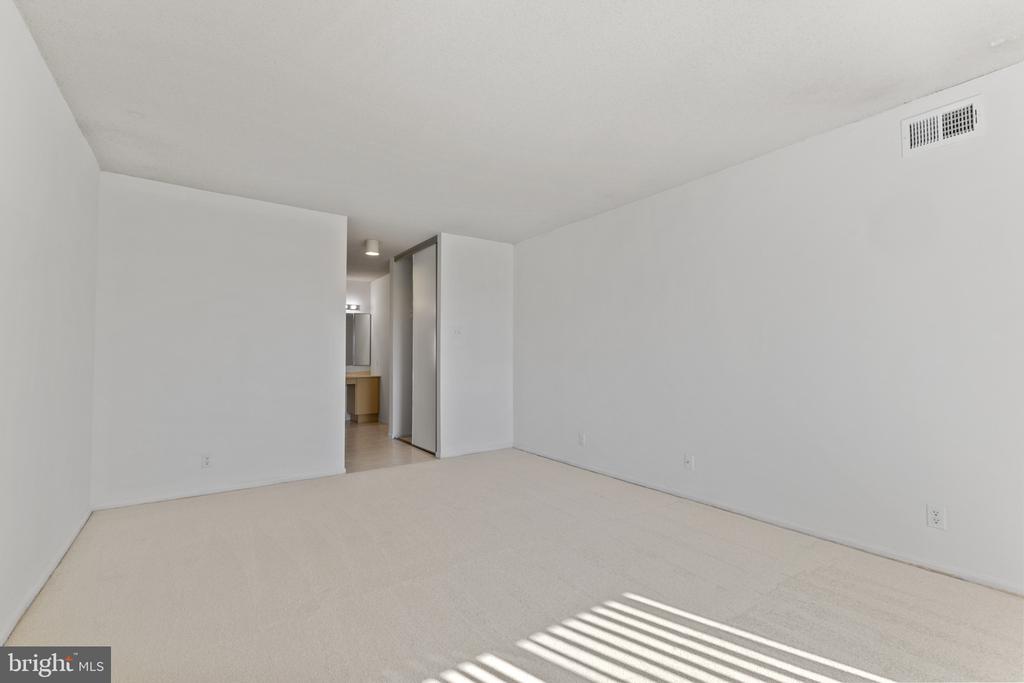 205 YOAKUM PARKWAY 1017