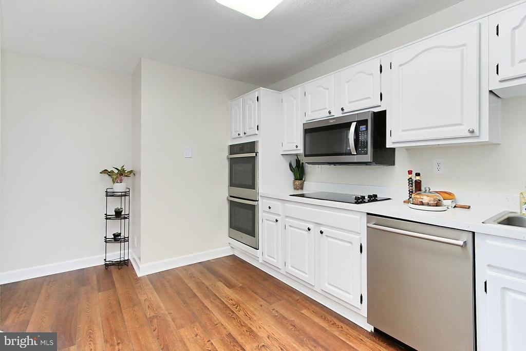 307 YOAKUM PARKWAY 1206