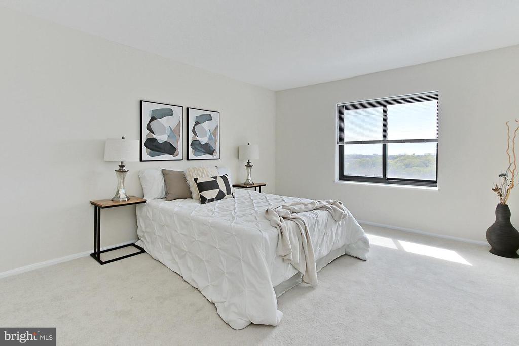 307 YOAKUM PARKWAY 1206
