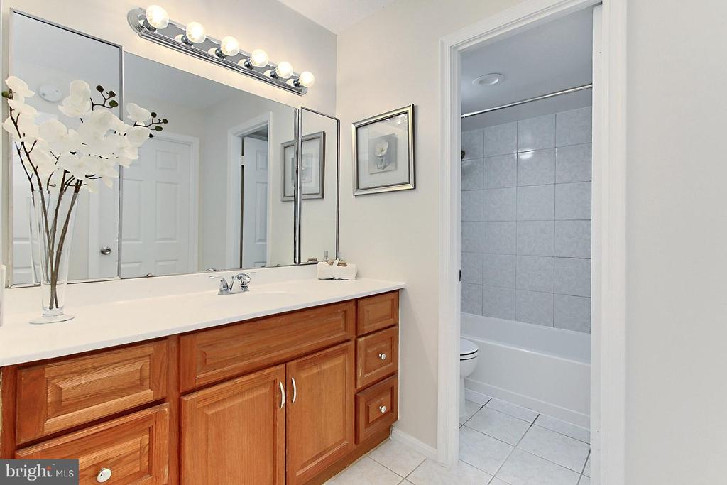 307 YOAKUM PARKWAY 1206