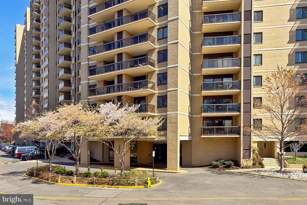 307 YOAKUM PARKWAY 1206