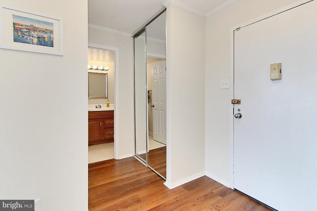 307 YOAKUM PARKWAY 1206