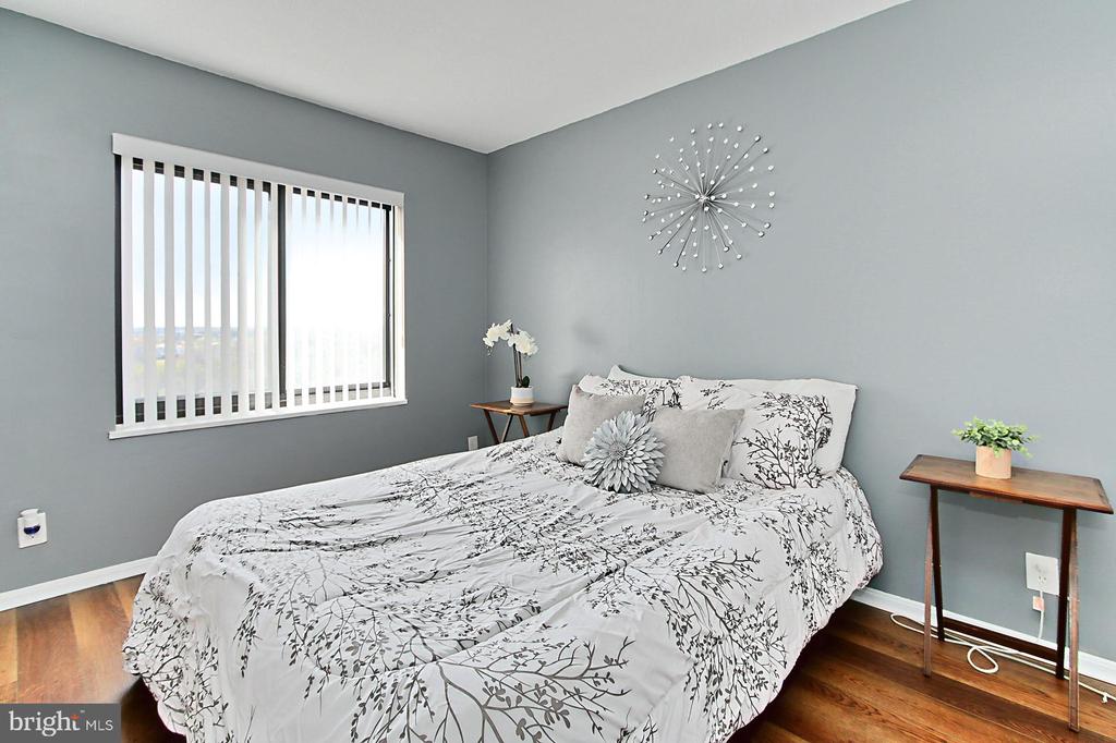 307 YOAKUM PARKWAY 1206
