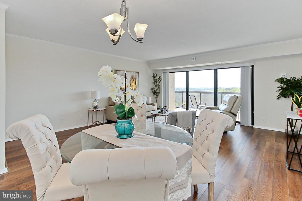 307 YOAKUM PARKWAY 1206