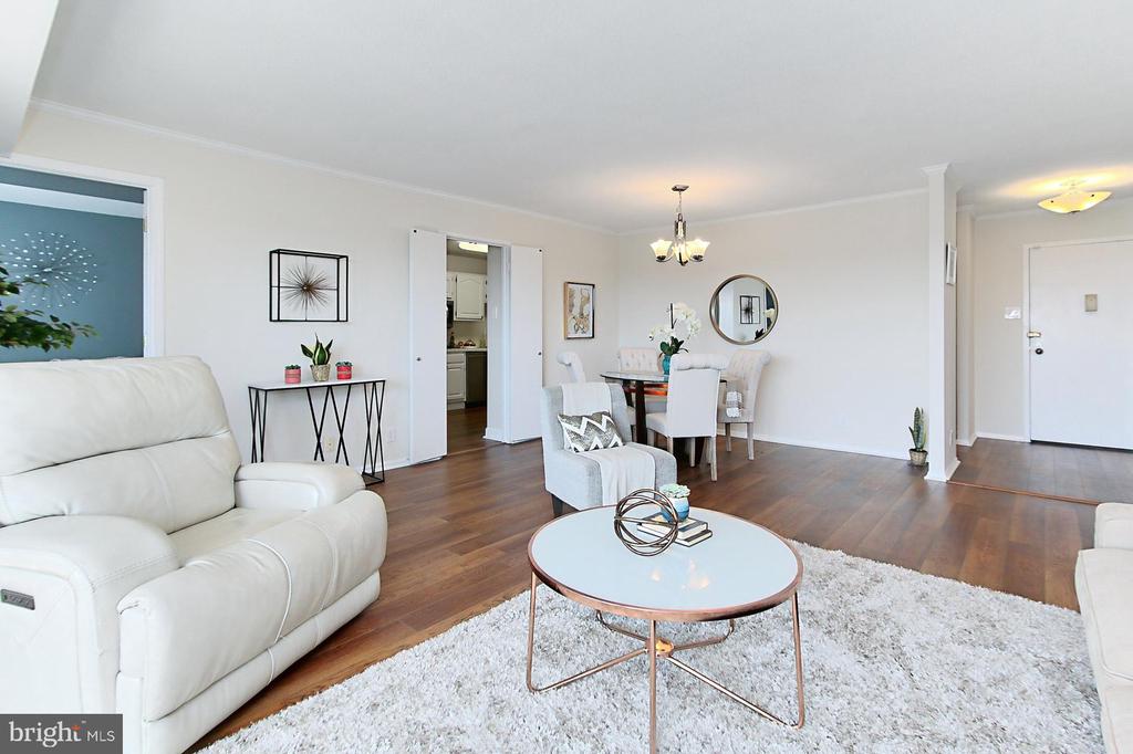307 YOAKUM PARKWAY 1206