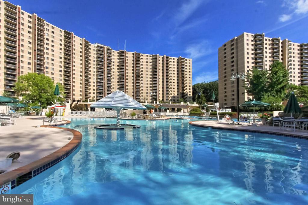 307 YOAKUM PARKWAY 1206