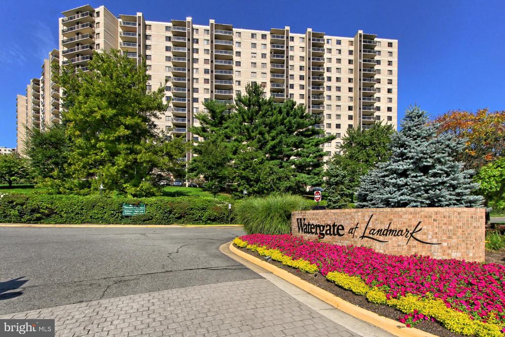 307 YOAKUM PARKWAY 1206