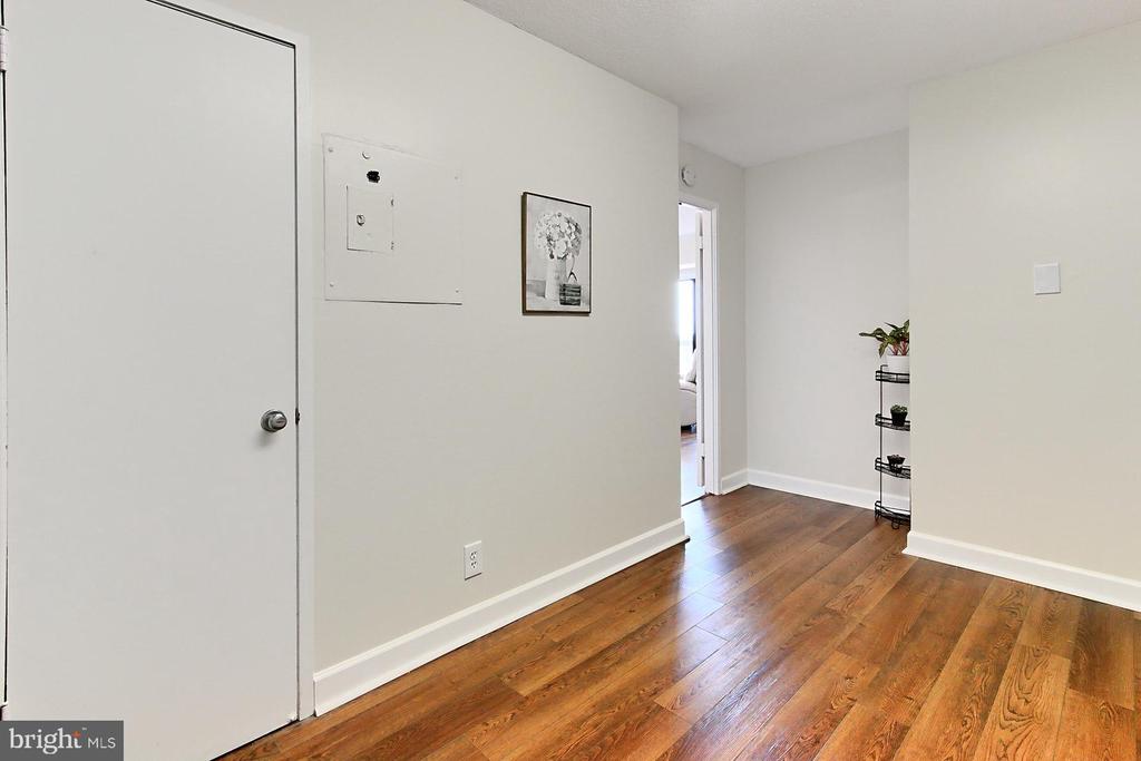 307 YOAKUM PARKWAY 1206