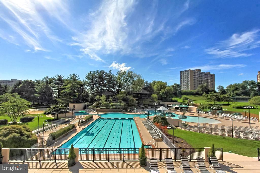 307 YOAKUM PARKWAY 1206
