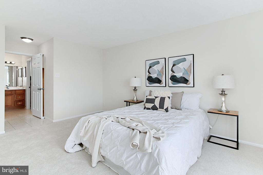 307 YOAKUM PARKWAY 1206