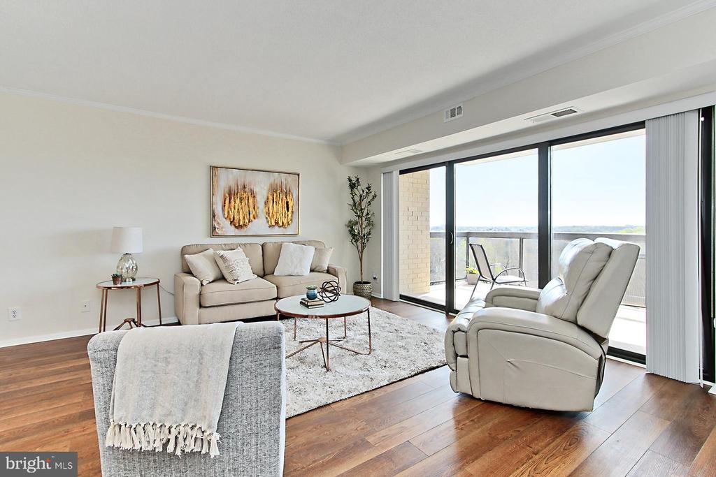 307 YOAKUM PARKWAY 1206