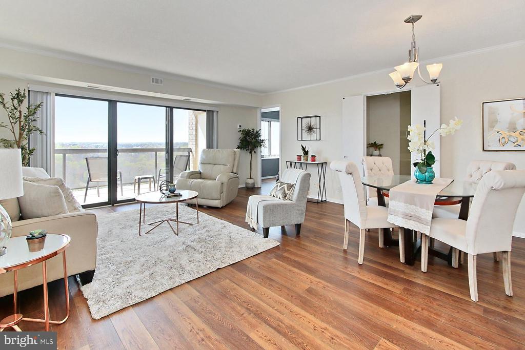 307 YOAKUM PARKWAY 1206