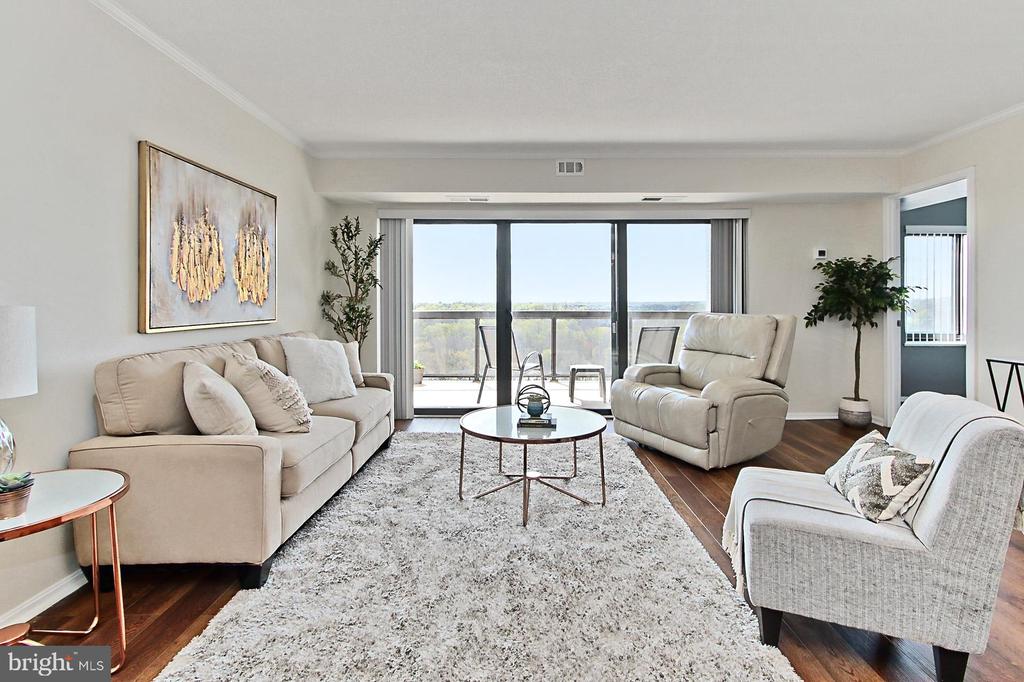 307 YOAKUM PARKWAY 1206