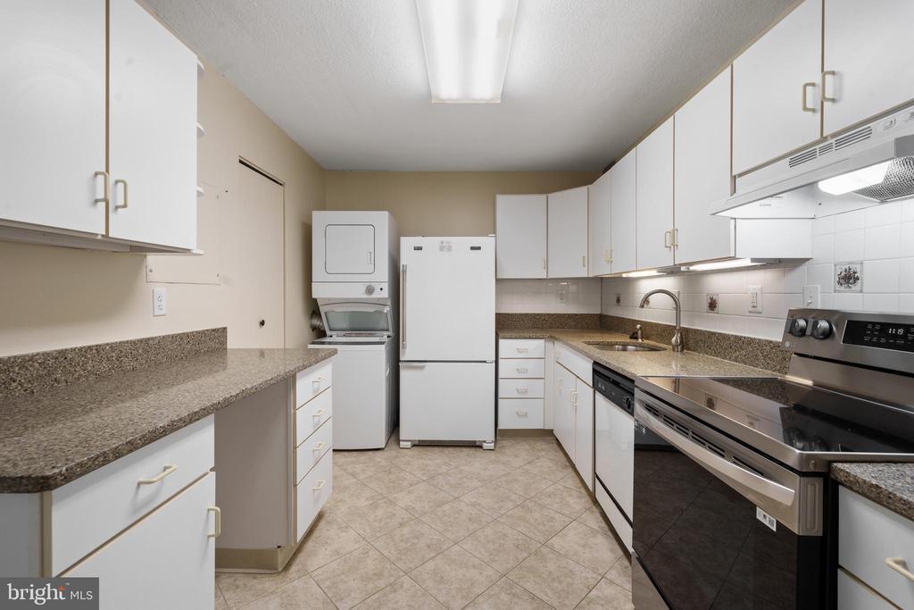 307 YOAKUM PARKWAY 1105