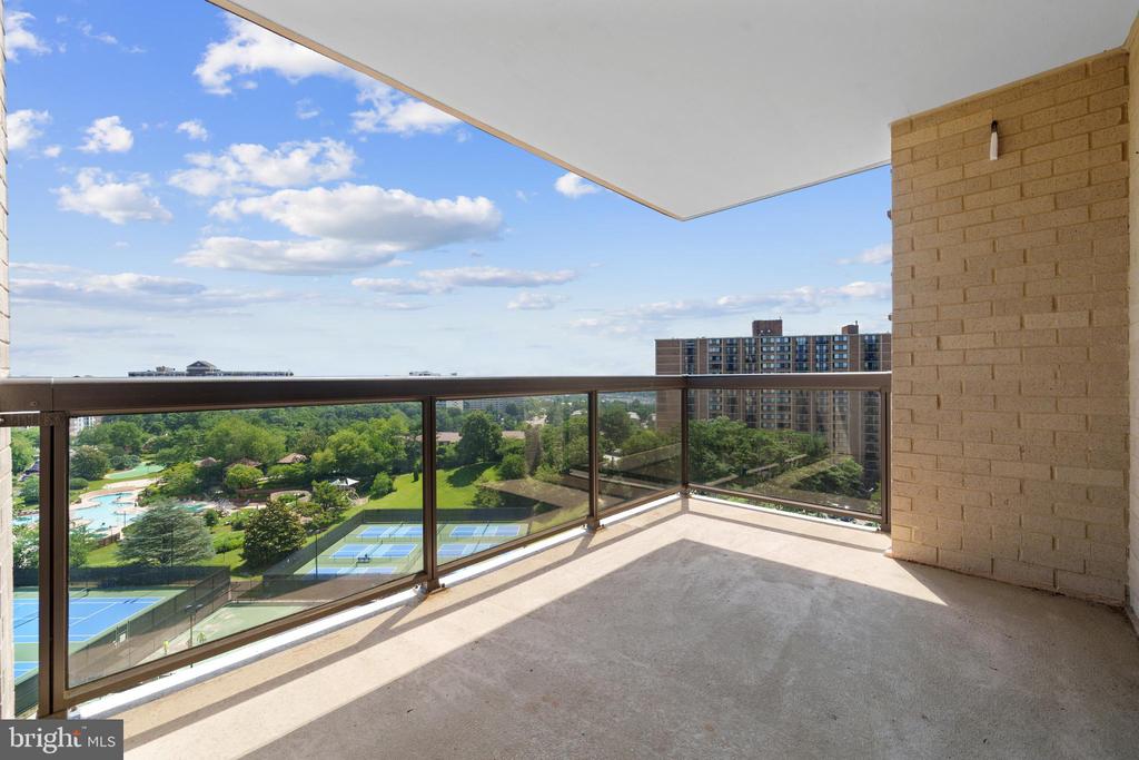 307 YOAKUM PARKWAY 1105