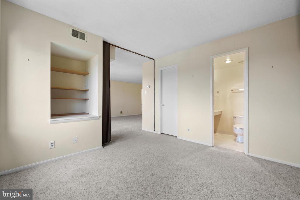 307 YOAKUM PARKWAY 1105