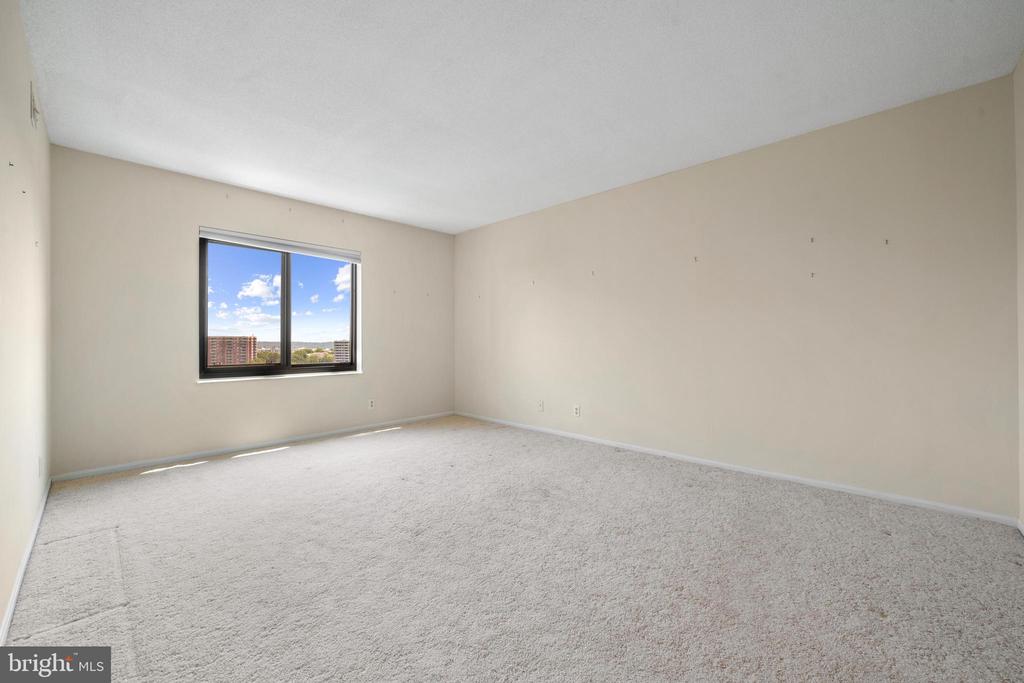 307 YOAKUM PARKWAY 1105