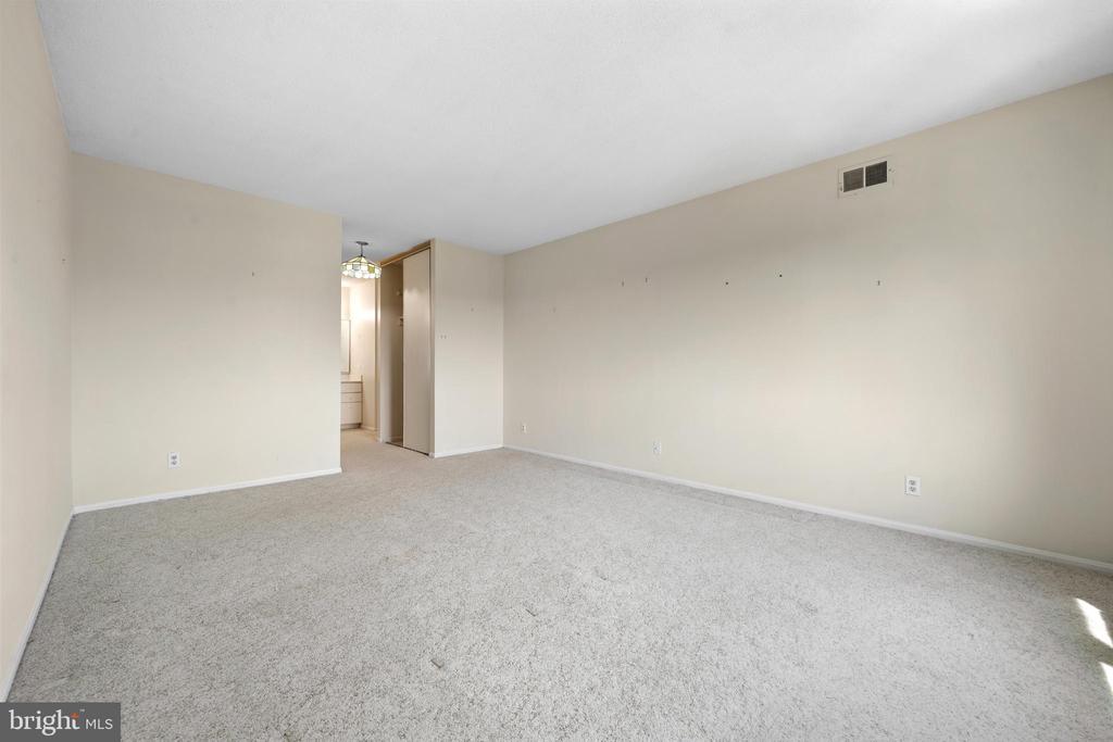 307 YOAKUM PARKWAY 1105