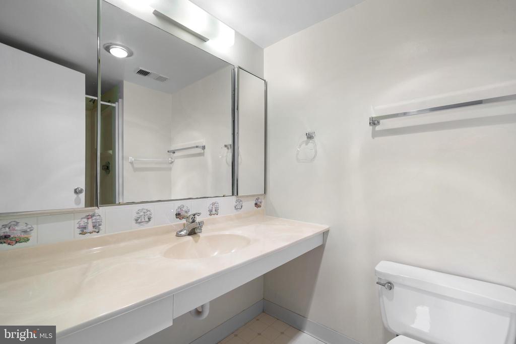 307 YOAKUM PARKWAY 1105
