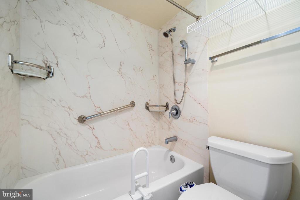 307 YOAKUM PARKWAY 1105