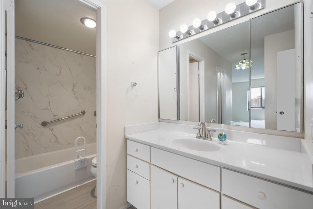 307 YOAKUM PARKWAY 1105