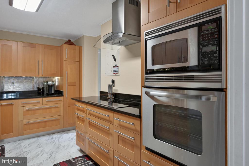 309 YOAKUM PARKWAY 503