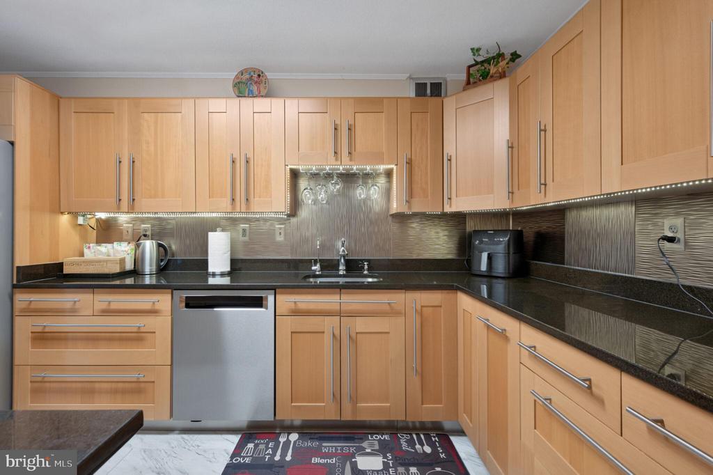 309 YOAKUM PARKWAY 503