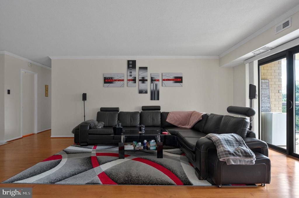 309 YOAKUM PARKWAY 503