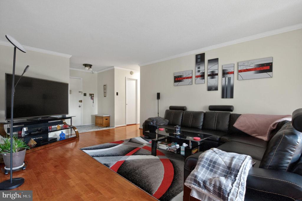 309 YOAKUM PARKWAY 503