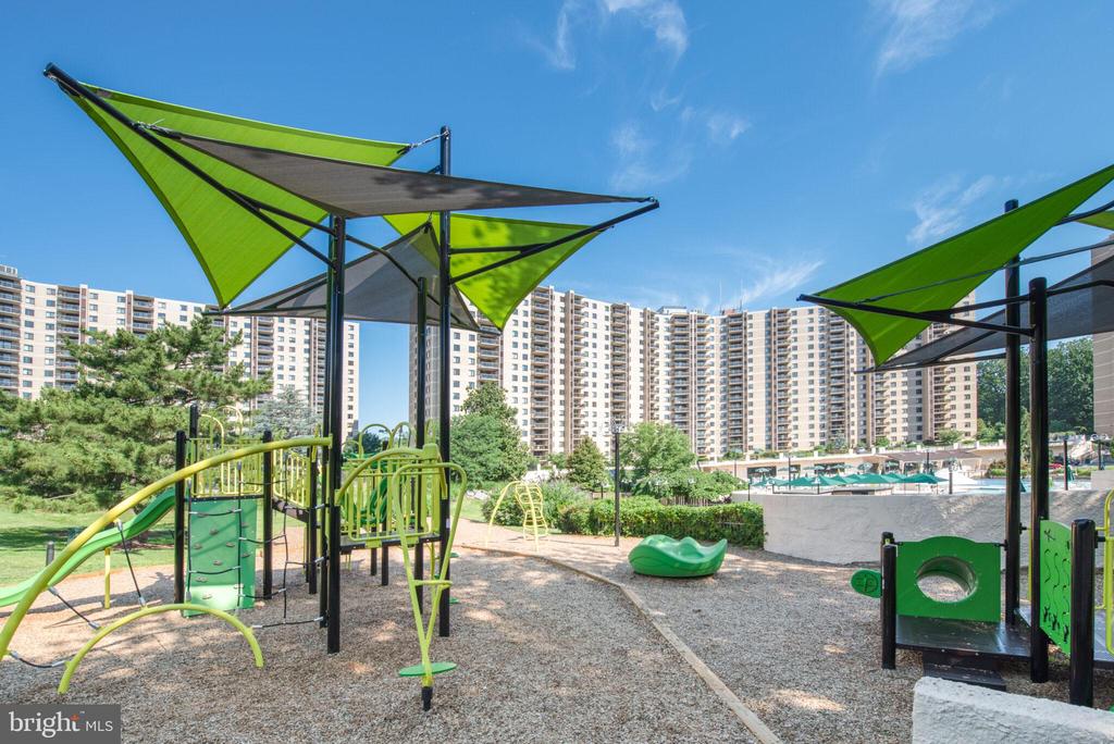 309 YOAKUM PARKWAY 503