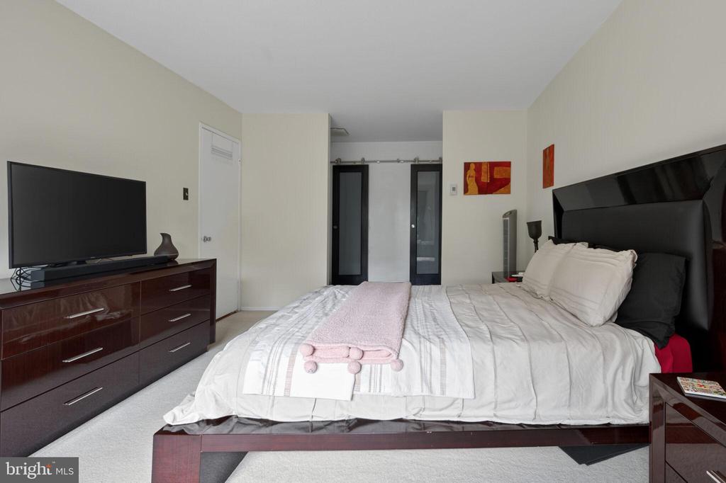 309 YOAKUM PARKWAY 503
