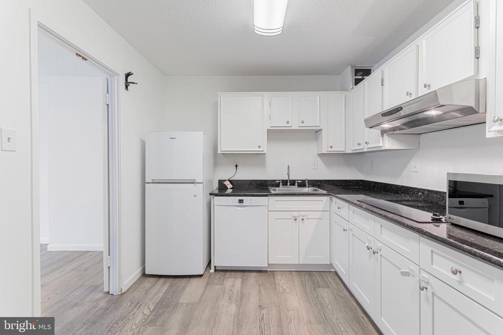 203 YOAKUM PARKWAY 215