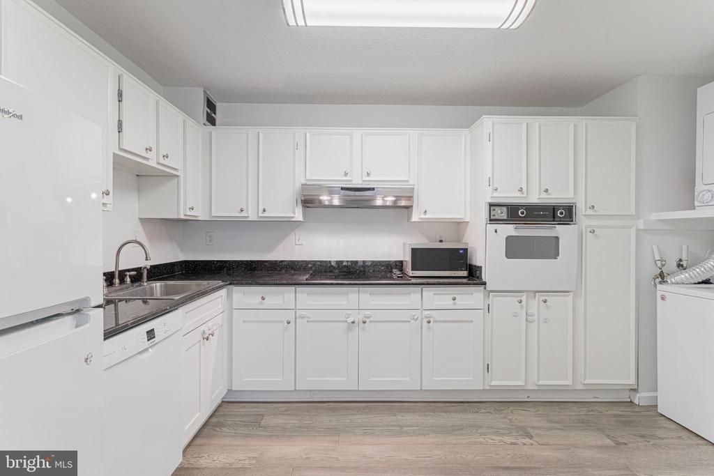 203 YOAKUM PARKWAY 215