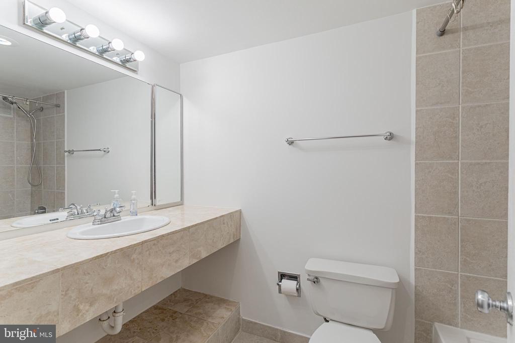 203 YOAKUM PARKWAY 215