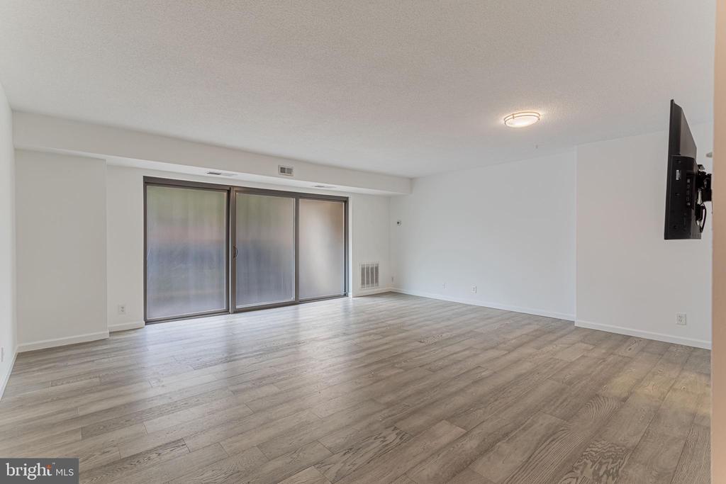 203 YOAKUM PARKWAY 215