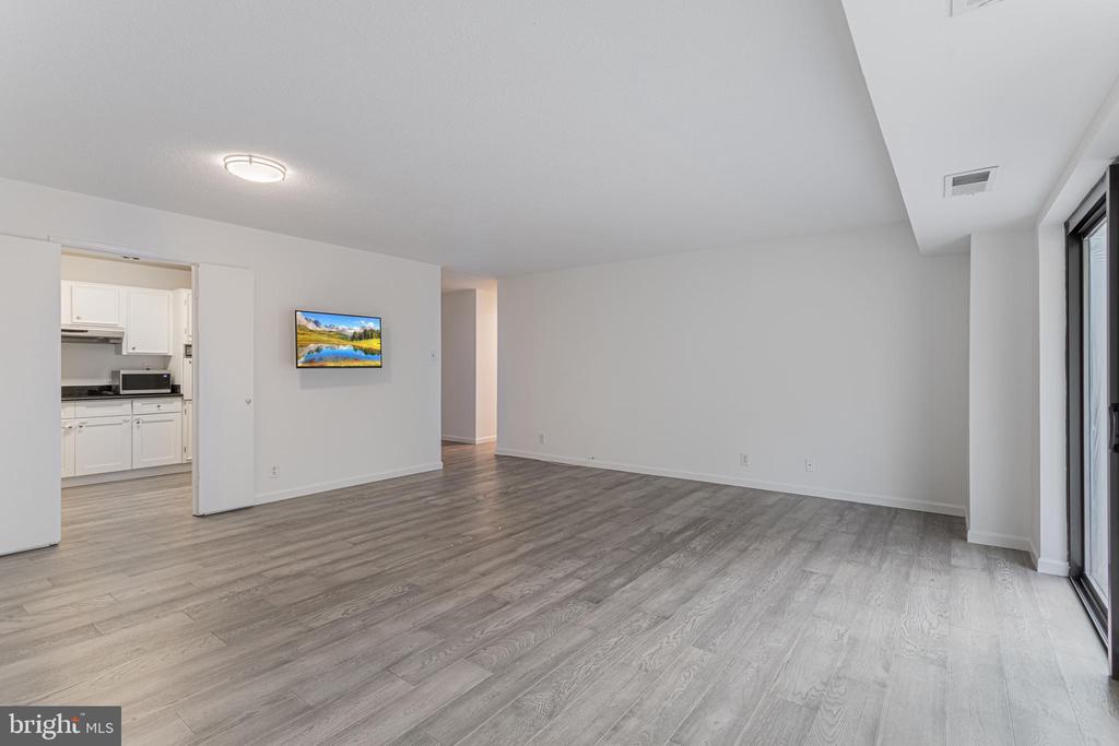 203 YOAKUM PARKWAY 215